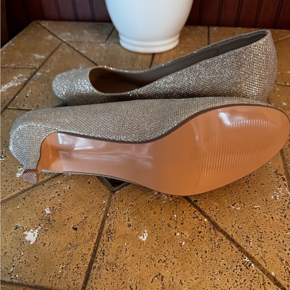Women’s Size 12 Sparkly Gold Pumps by IDIFU – New, Elegant Party Heels - Picture 7 of 7